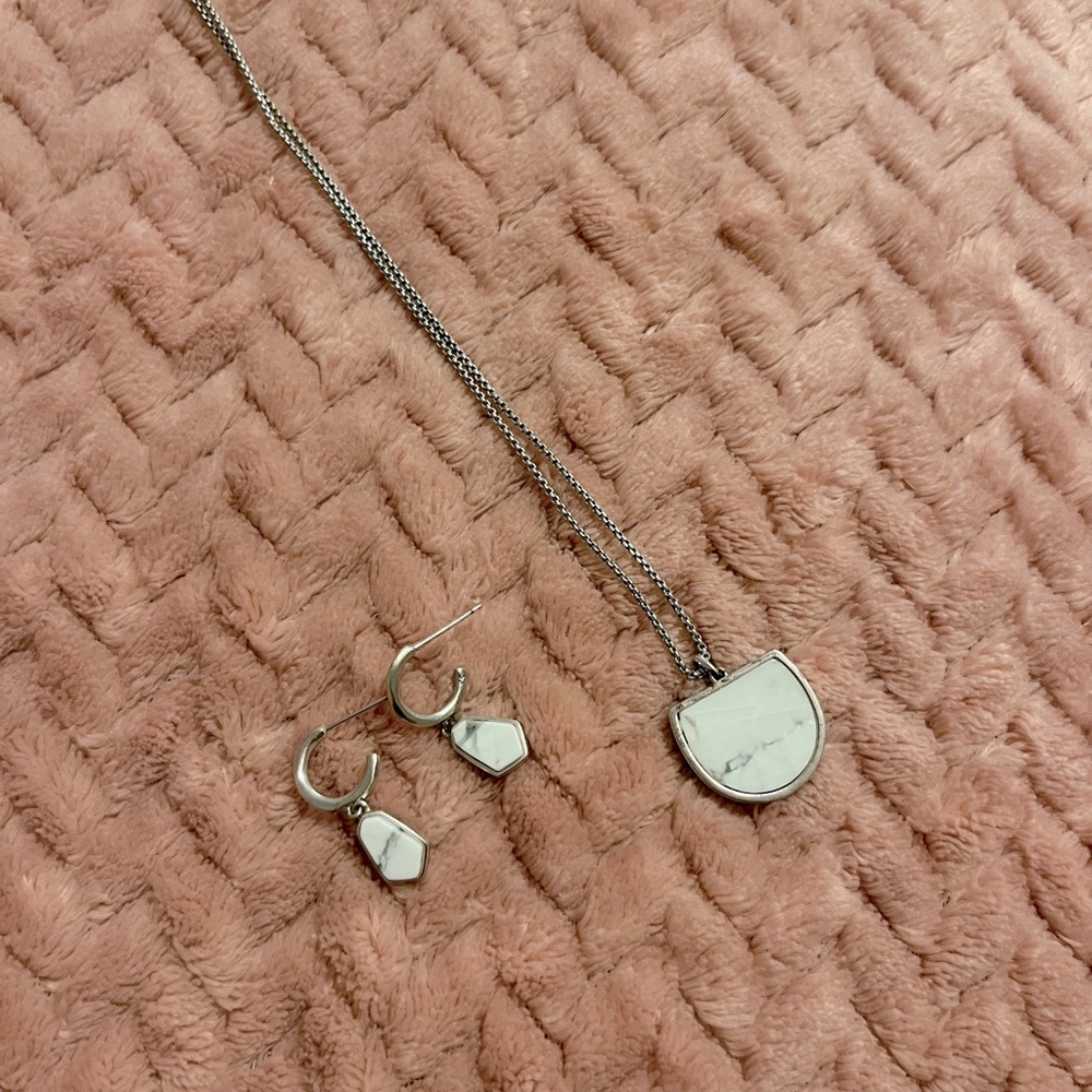 Kendra Scott silver matching necklace + earrings💖